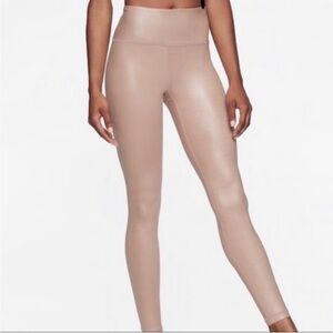 Athleta Elation Powervita Rose Gold Shimmer
Tight Leggings